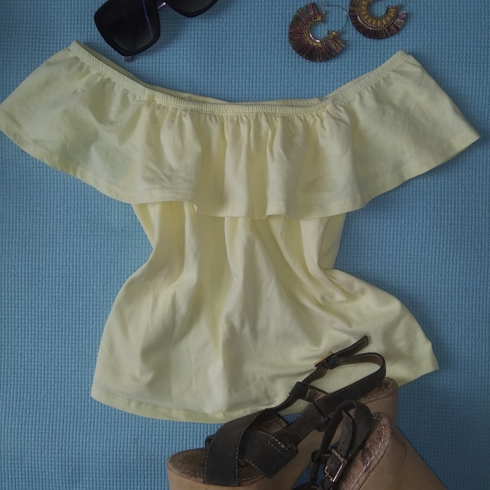 6ixty 8ight Yellow Off Shoulder Cropped shirt